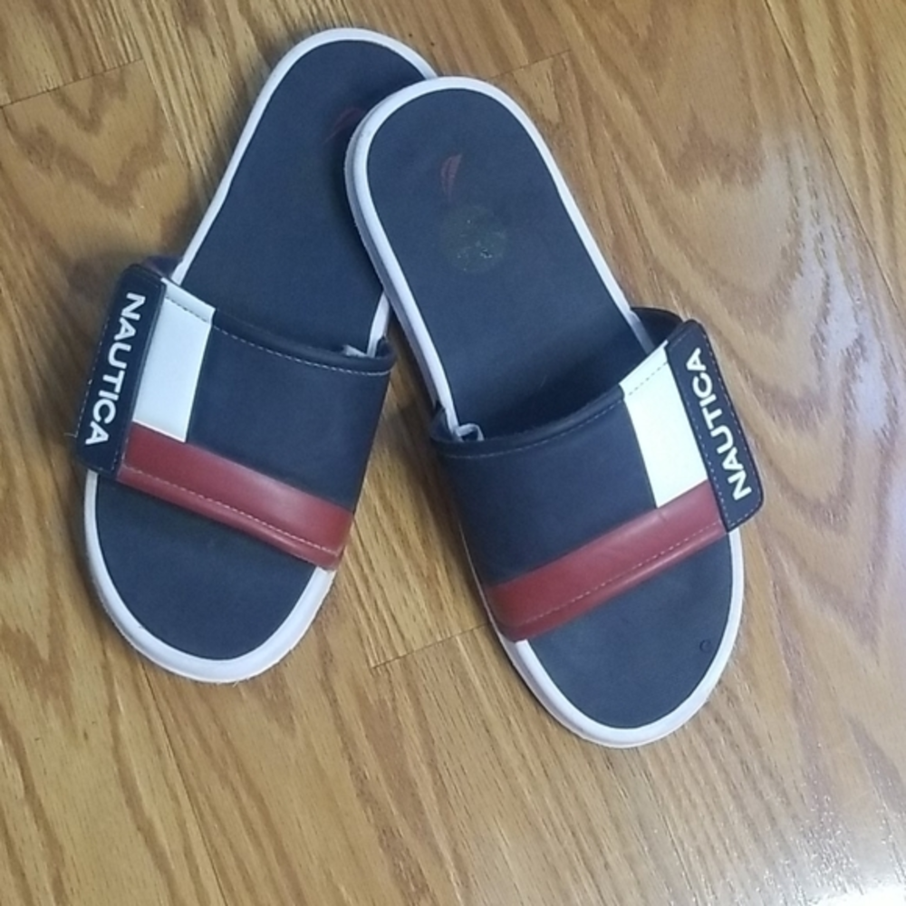 Nautica slides size 4